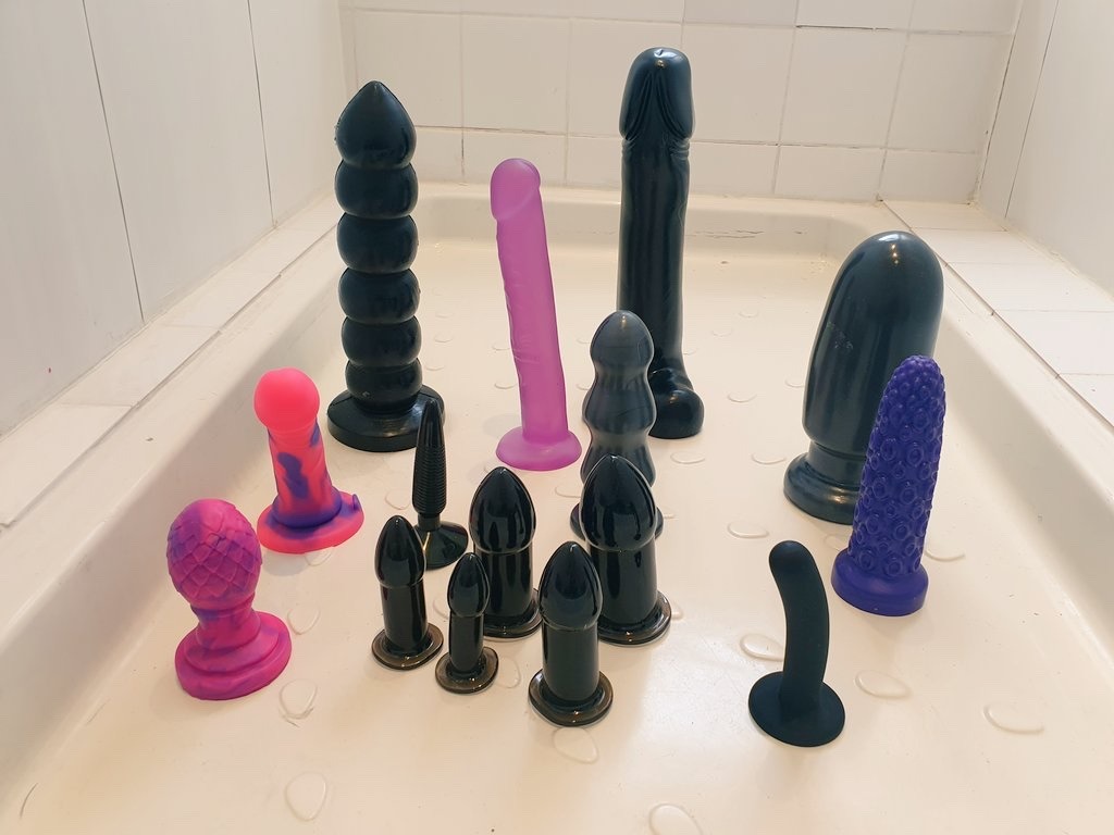 serve003's tweet photo. It's play time which one would you pick up? https://t.co/hCwUNeMK59