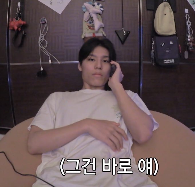 toritorisshi's tweet photo. [Hajeongwoo] - 𝙹𝚎𝚊𝚕𝚘𝚞𝚜𝚢

Just Jeongwoo sulking over not having a gift from Haruto. https://t.co/zOaMiE3Y0r