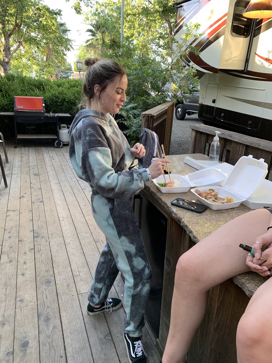 yungtayrio's tweet photo. Hey I’m Taylor, I like sushi and long walks to the bar. Accepting applications. Male or female, someone love me please 🥺 https://t.co/QzCO4dbwaO