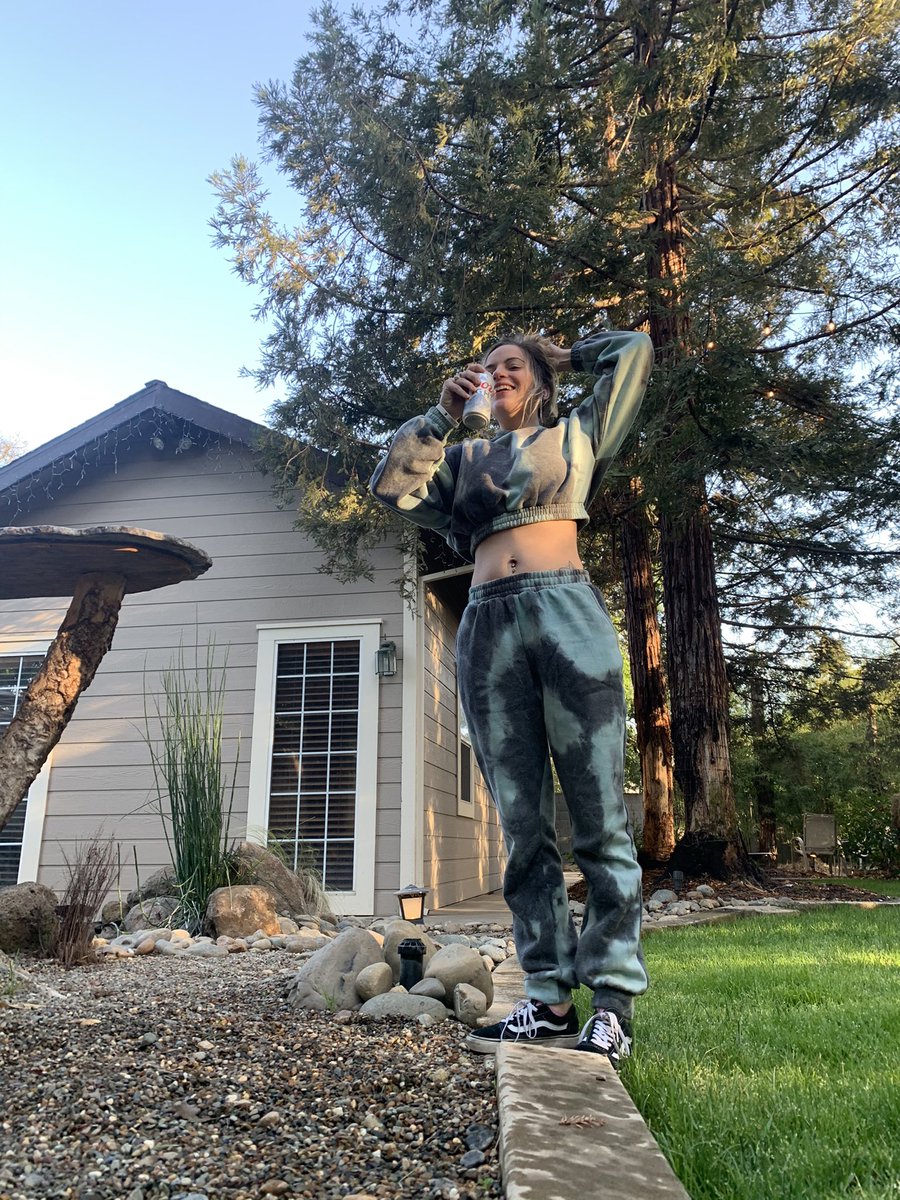 yungtayrio's tweet photo. Hey I’m Taylor, I like sushi and long walks to the bar. Accepting applications. Male or female, someone love me please 🥺 https://t.co/QzCO4dbwaO