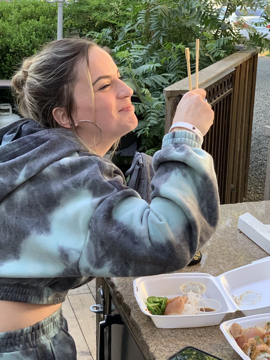 yungtayrio's tweet photo. Hey I’m Taylor, I like sushi and long walks to the bar. Accepting applications. Male or female, someone love me please 🥺 https://t.co/QzCO4dbwaO
