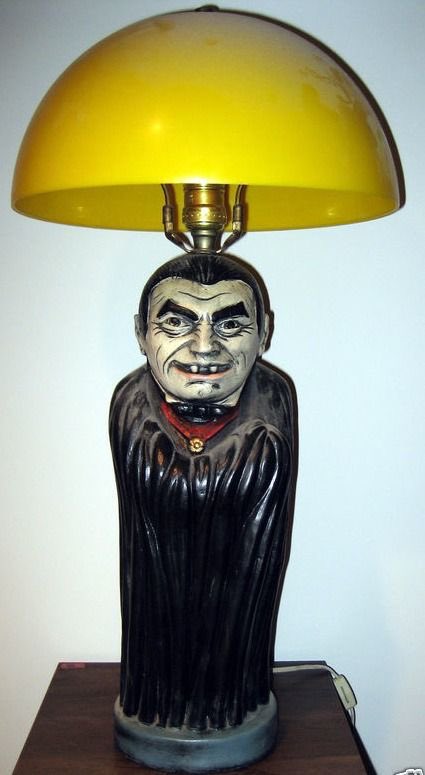 conjunción unos pocos Verde Hauntorama on Twitter: "Dracula and Frankenstein lamps from the early  1970s. #vintagemonsters #frankenstein #Dracula https://t.co/VlMZVhYO8F" /  Twitter