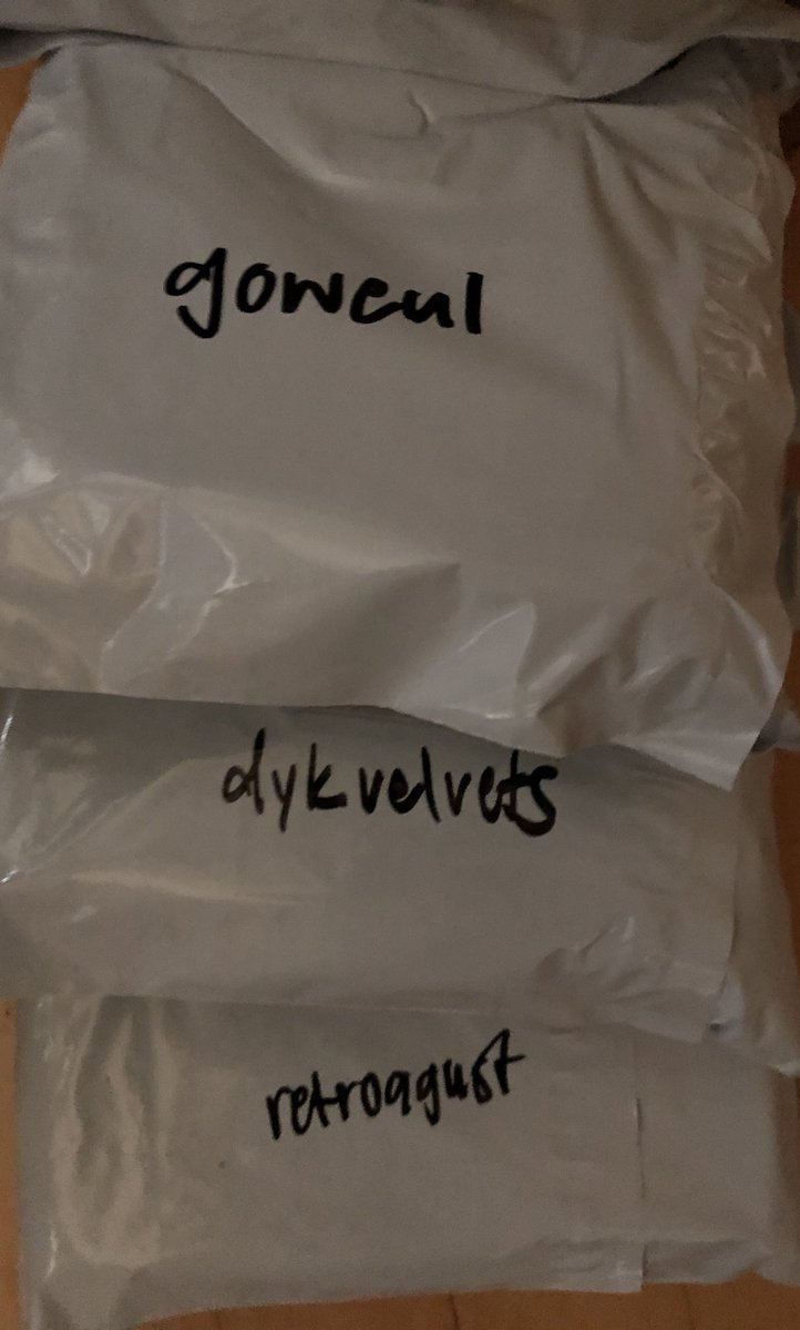 rcpcgos's tweet photo. #vividupdates sent out these packages today !! ill put the tracking numbers up soon ! https://t.co/nlupnJVEmT