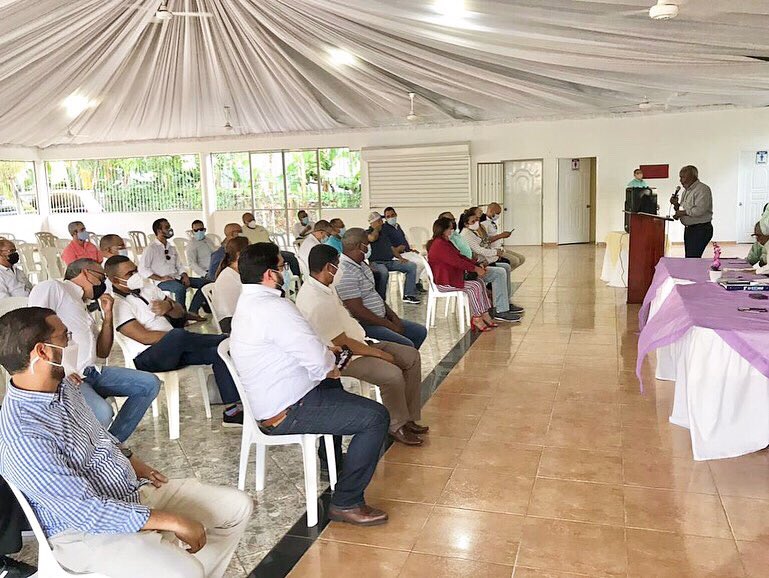 JusticialistaRD's tweet photo. Comité provincial del @pldenlinea en Santiago celebra asamblea encabezada por los miembros del comité político @melanioparedespld y @jcesarvalentin, enlace del CP y presidente provincial respectivamente.
#AsambleaProvincial #PLDSantiago
#JulioCésarValentin #ValentinEsPLD https://t.co/yNNKHqHwpb