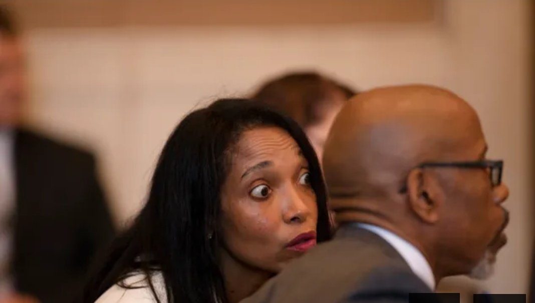 capisces's tweet image. #TracieHunter, judge of a #Court in Ohio. Suspended in 2014 &amp;amp; later was dragged in #court &amp;amp; arrested for 6 month jail in 2019 on a charge of using her brother to influence cases fraudlently.
A #corrupt judge treatment in #USA vs what happened in #Pakistan.
#100MostHandsomeMen2021