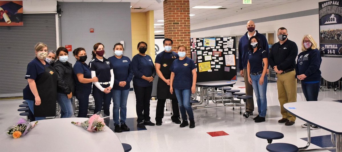 OsbournPrin's tweet photo. OHS celebrated our Food Service Staff today!  Thank you for keeping our staff, families and community healthy and well fed!  #OneOsbourn ⁦@mymcpsva⁩ ⁦@OHSPBIS⁩ https://t.co/aDOEUDxnjQ