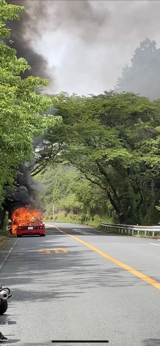 フェラーリ・F40、箱根で炎上する姿が目撃される・・・