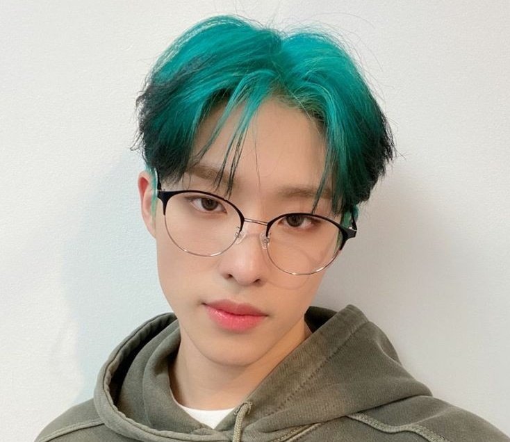 𝐊𝐞𝐞𝐡𝐨 -- 𝐏1𝐇𝐚𝐫𝐦𝐨𝐧𝐲- I don't stan his group but i knew of him through tiktok-HE IS EVERYWHERE, which prooves my point of this thread lol- And also his predebut scandal but we not gonna talk about that but lots of ppl know him from that too lol- He's a funny guy!!