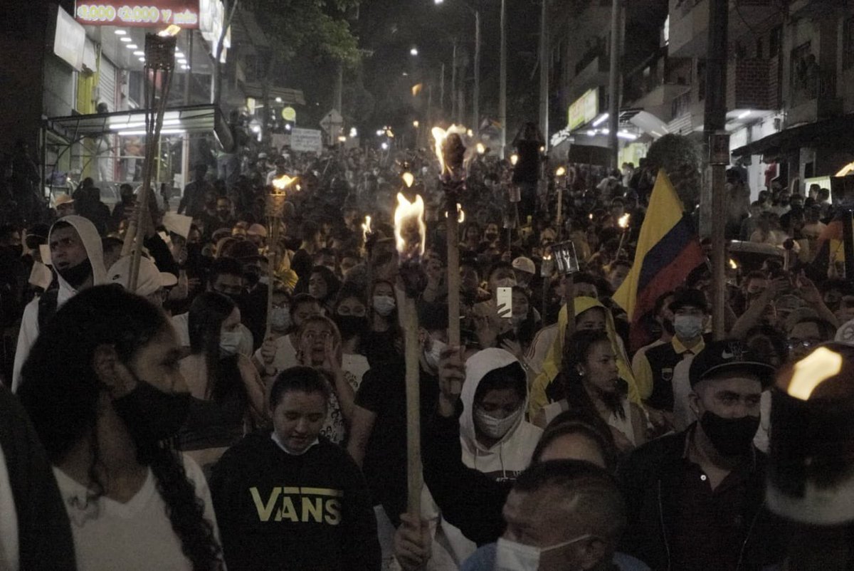 JuanCaUpeguiV's tweet photo. Un estallido de dignidad que llegó para quedarse. En Medellín los jóvenes se toman pacíficamente las calles para exigir un país donde protestar no les cueste la vida. #ParoNacional7M #NoViolencia https://t.co/1UMtJw9gqc