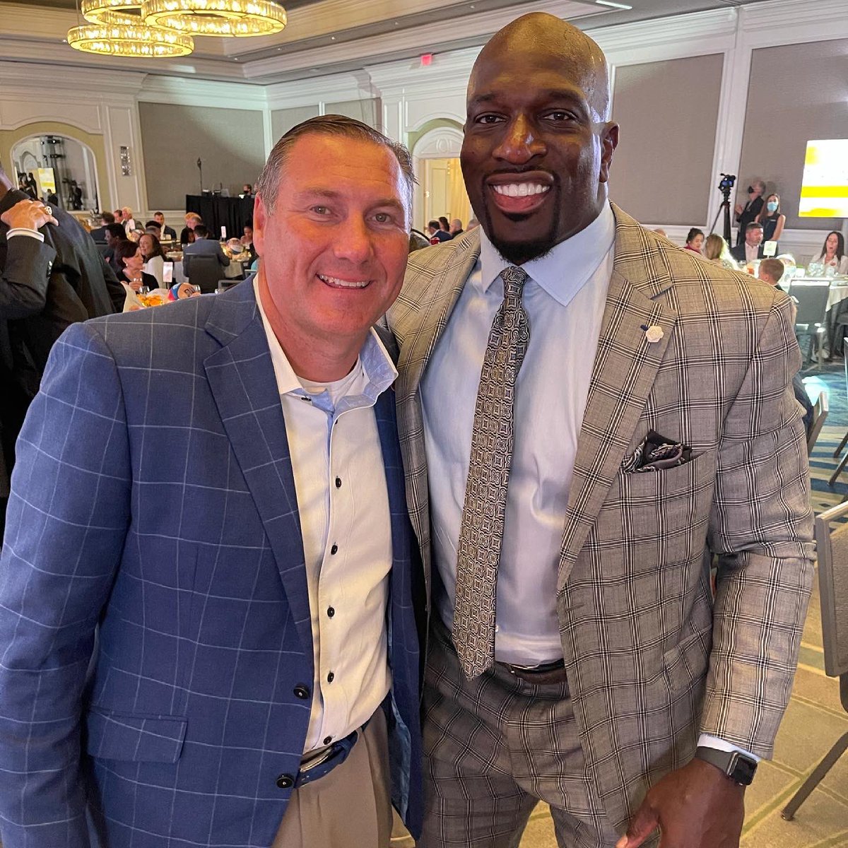 Amazing night at the <a href="/DickieV/">Dick Vitale</a> Gala raising funds for The <a href="/TheVFoundation/">The V Foundation for Cancer Research</a> to fund cancer research. Great to see Gators <a href="/CoachDanMullen/">Dan Mullen</a> <a href="/ktrask9/">Kyle Trask</a> now of the @Buccanneers w/Head coach <a href="/BruceArians/">Bruce Arians</a> <a href="/brianfordjr/">Brian Ford</a> @PDQFreshFood VP <a href="/jkamis/">Jeffrey Kamis</a> &amp;The Amazing Kids&amp;Families highlighted tonight.