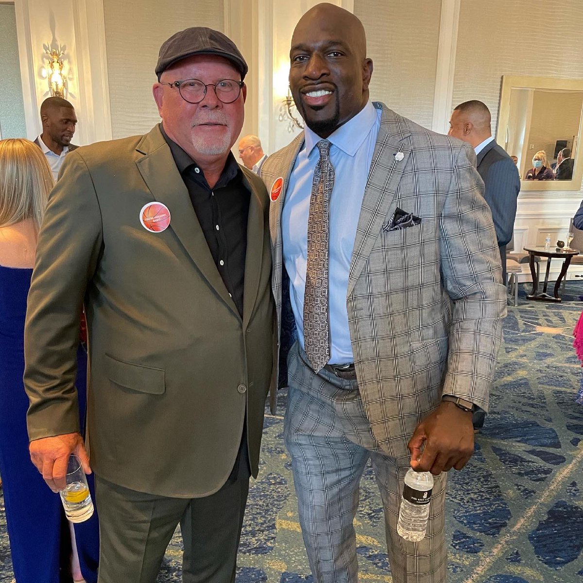 TitusONeilWWE's tweet photo. Amazing night at the @DickieV Gala raising funds for The @TheVFoundation to fund cancer research. Great to see Gators @CoachDanMullen @ktrask9 now of the @Buccanneers w/Head coach @BruceArians @brianfordjr @PDQFreshFood VP @jkamis &amp;The Amazing Kids&amp;Families highlighted tonight. https://t.co/dWDMmpFxYR