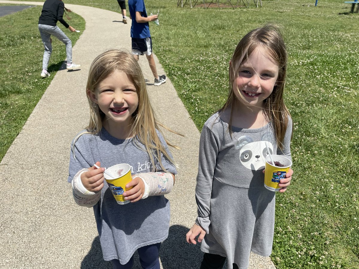 AnnaSledge's tweet photo. I am always in awe at how much our parents care for the teachers and staff at McFadden. You all went out of your way to make this week so special! Thank you so much! ❤️❤️ The kiddos enjoyed the Kona ice today! @MES_Mustangs https://t.co/BXswefYJlG