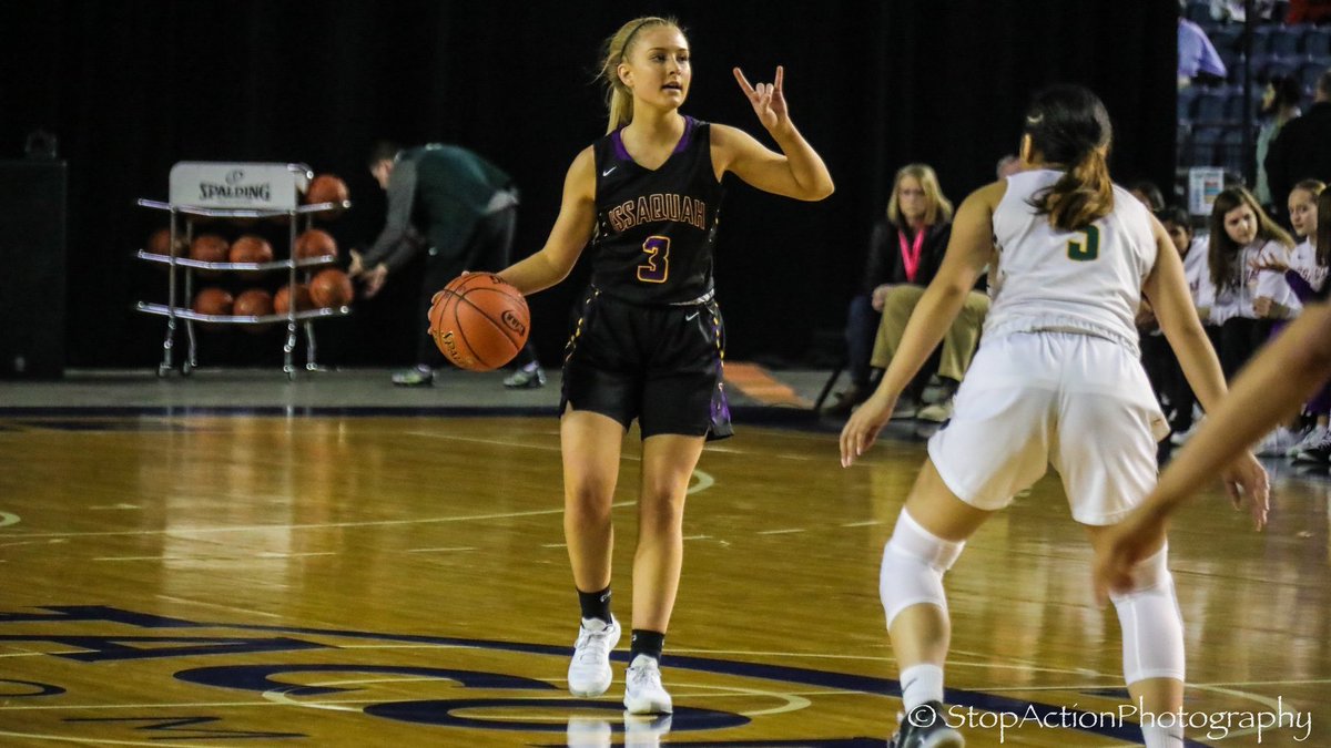 IssyGirlsBBall's tweet photo. Last night, we honored the Gibsons:

Quincey ('13), Ty ('15), and Cam ('21) suited up 249 times for IHS, had a combined record of 195-54 (scoring 2330 total points), and each made the Dome.

As a coach, Kathy Gibson won multiple KingCo titles, taking 7 teams to state. 💜 #royalty https://t.co/6jPtiDmT9r