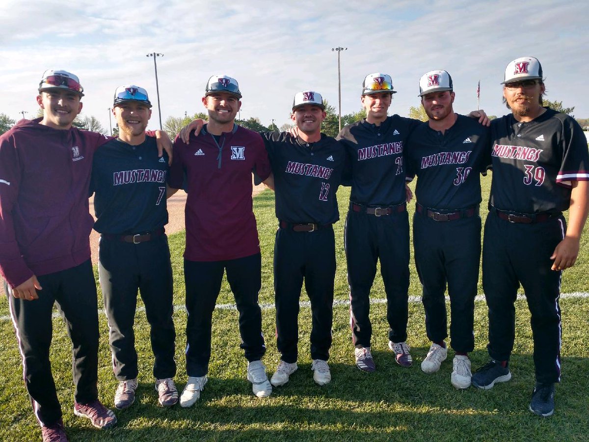 ABoev27's tweet photo. These seniors have a lot to be proud of I am very thankful for the opportunity to coach them. They are definitely a special group! Gonna miss these guys. #faMily @Parksy034 @RBlay_6 @Snyds_12 @jake_prewitt15 @JordanPierce7 @LDsportn4Him, Billy Mount https://t.co/UAexI5ETsY