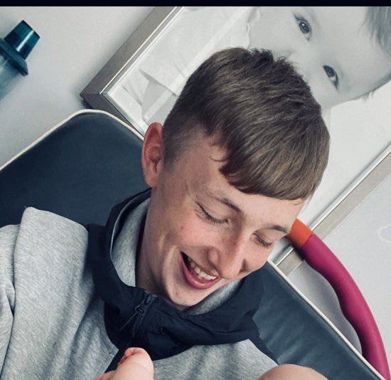 natdavey2012's tweet photo. A big happy 17th Birthday to my gorgeous first born. Have the best day love you loads 🥳@robdavey2011 @Bobby56806897 https://t.co/JksYZ9dxtw