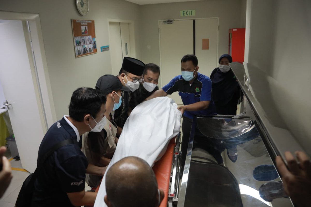 aniesbaswedan's tweet photo. Innalillahi wa inna ilaihi raji'un.

Duka cita mendalam atas berpulangnya Bang Toriq Hadad (Dirut PT Tempo Inti Media). Jurnalis senior yg turut menjaga kemerdekaan pers Indonesia.

InsyaAllah husnul khatimah, diterima segala amal baiknya, serta keluarga diberi ketabahan. Aamiin. https://t.co/ydjesGNoSw