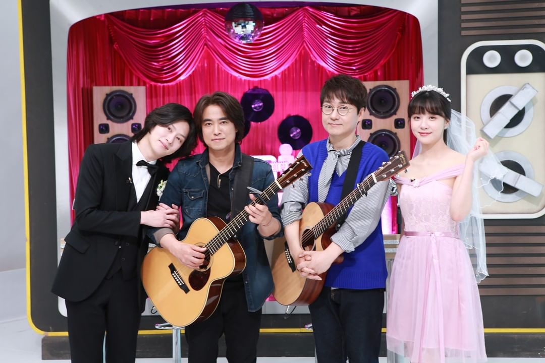 heechulfacts's tweet photo. [PICS] 210507 kbsn_official IG Update with Kim Heechul, Kim Minah, and Yurisangja (유리상자)!😍❤ (Part 1) https://t.co/GYEu5rexIA

#Heechul #희철 #김희철 #ヒチョル #金希澈 #SuperJunior #슈퍼주니어 #KimMinah #김민아 #20thCenturyHitSong #이십세기힛트쏭 #유리상자 #Yurisangja https://t.co/Pg9FIMbNtp