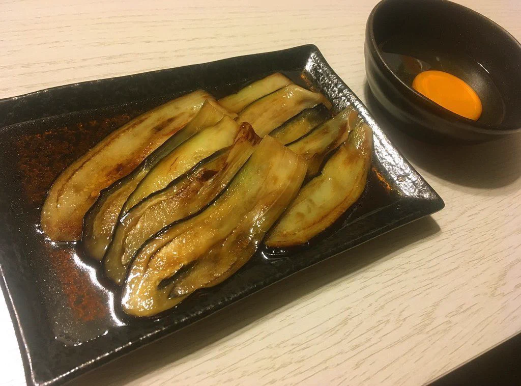 お金がなくてもリッチな気分を味わえる！料理研究家リュウジさんによる『ナスのすき焼き』のレシピがこちら！！