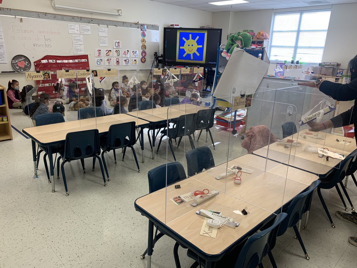 Yvette_HIPPY's tweet image. PreK students in Ms Martinez’s class discussing insects, doing the morning messages, and reviewing letter C. A treat to visit this classroom. @TatumTitans @ICanReadDallas @DrElenaSHill #phonologicalawareness #languagemodeling #kindnesstree #environmentalprint