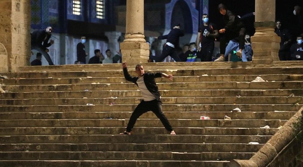 أتظـن أنك قـد طــمست هويتي
ومحــــوت تاريخي ومعتقـــداتي

عبثاً تحاول …. لا فنـــاء لثائر 
أنــــا كالقيامـــة ذات يـــــوم آت ✌️✌️
#انقذوا_حي_الشيخ_جراح