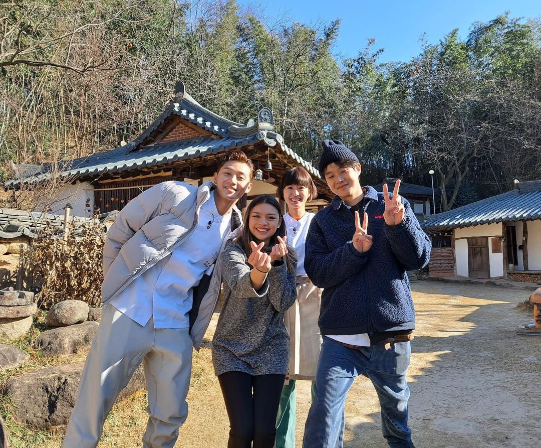 210508 iltmn216 instagram update Another guest from Youn's Stay shared her memories and pics while stay in #YounStay. She took a selca with the trio Wooshik-Yumi-Seojoon!😍 🔗https://instagram....