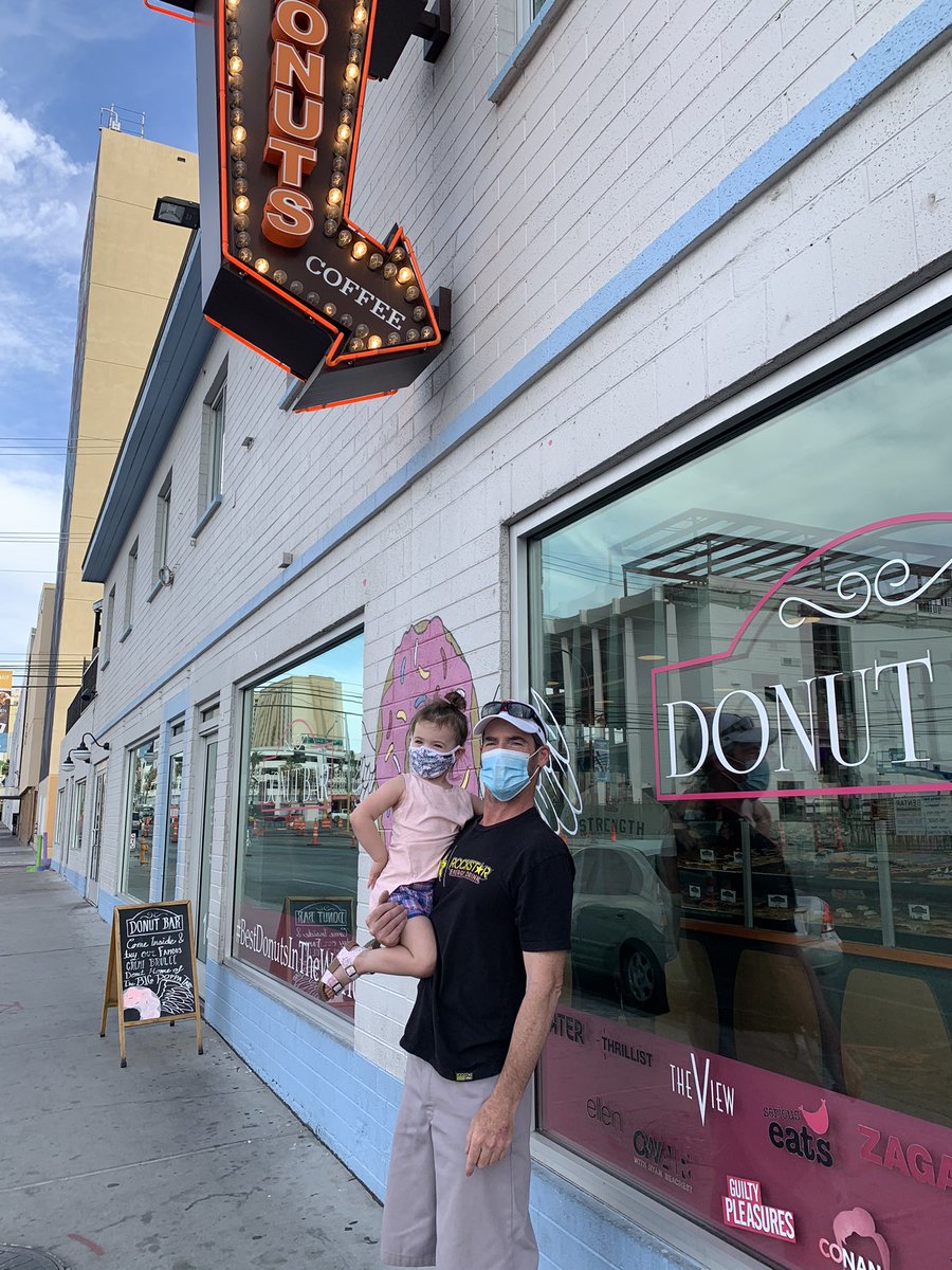 shellymmorrison's tweet photo. Been too long! K enjoyed! #donutbarlv #bigpoppatart https://t.co/zHBpFku2F5
