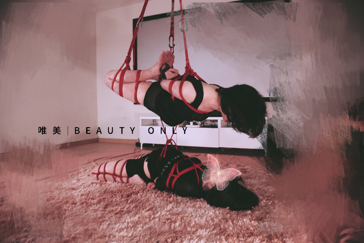 WmMatrix's tweet image. 一年前的旧图，我绑得一般，主要是模特 @xiaohuayaya  优秀 🤭

#捆绑  #吊缚  #绳艺