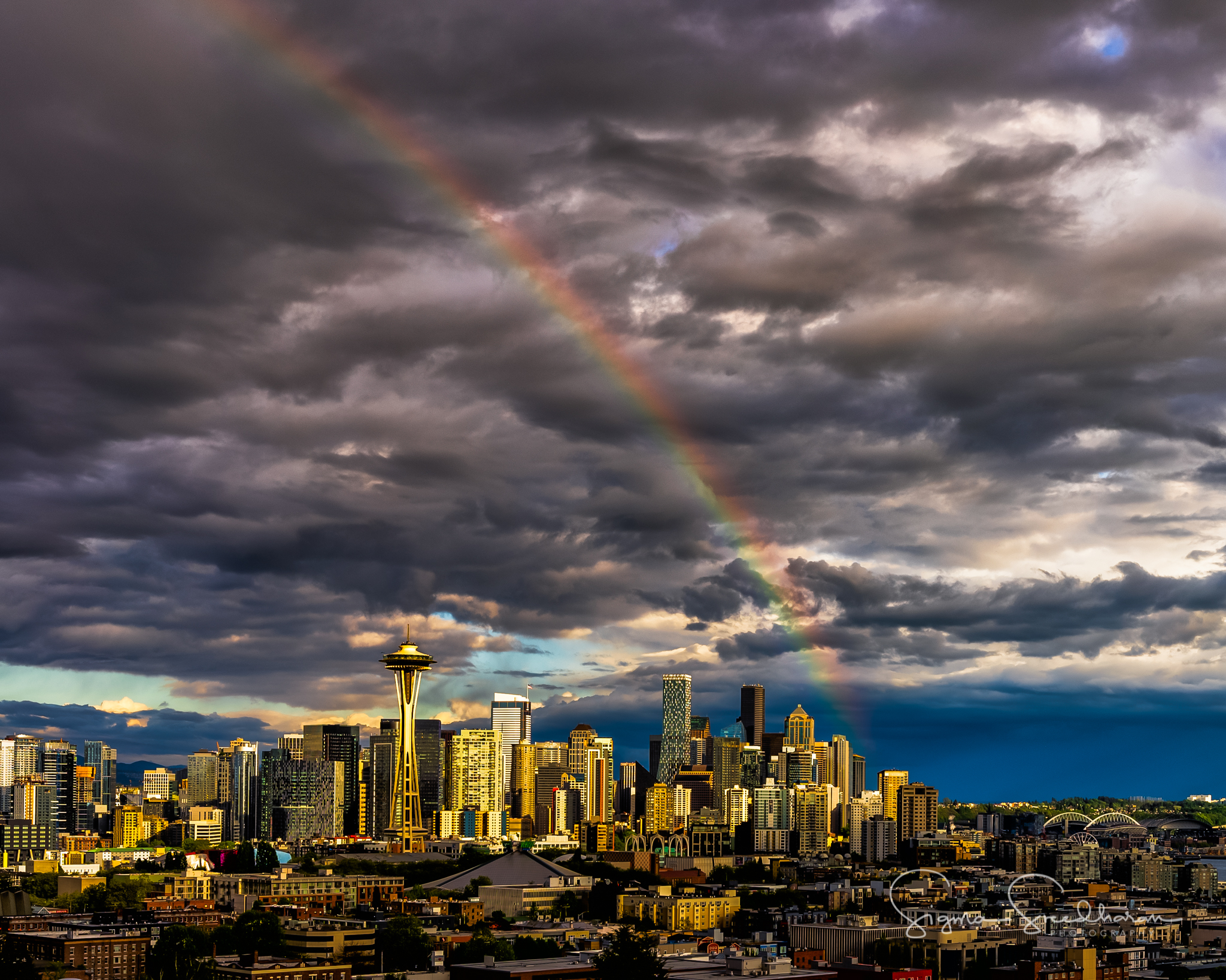Sigma Sreedharan She Her Seattle And To Add Icing To The Cake That Was The Amazing Cloud Drama Day In Seattle Today There Was A Rainbow Too I Almost Missed