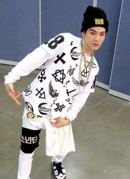 Debut Yoongi// a thread cause you miss him...