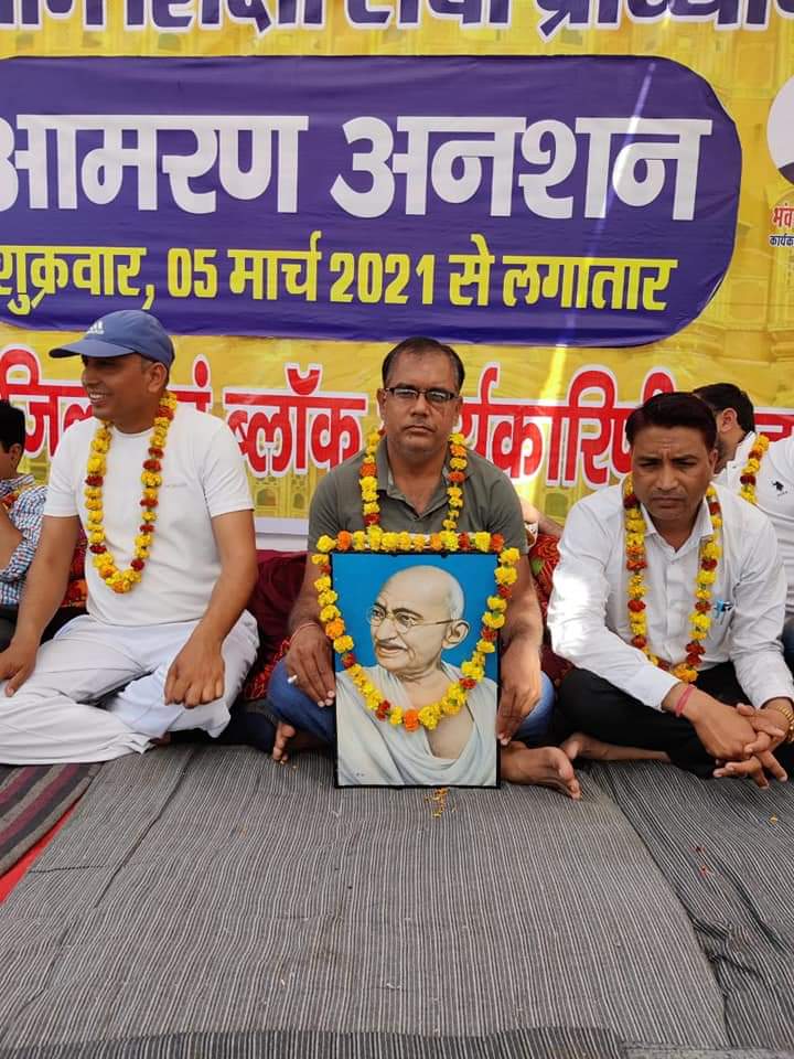7 मई 20 को CMO ने प्रेसविज्ञप्ति जारी कर कहा था कि प्रधानाचार्य पदों पर पदोन्नति अनुपात ठीक किया जायेगा लेकिन आज एक वर्ष के बाद भी न्याय नहीं दे पाए?? 
माननीय <a href="/ashokgehlot51/">Ashok Gehlot</a> जी न्याय में देरी भी अन्याय के समान है
#जल्दलागू_हो_संख्यात्मकअनुपात
<a href="/GovindDotasra/">Govind Singh Dotasra</a>
<a href="/ashokgehlot51/">Ashok Gehlot</a>
<a href="/RajCMO/">CMO Rajasthan</a>