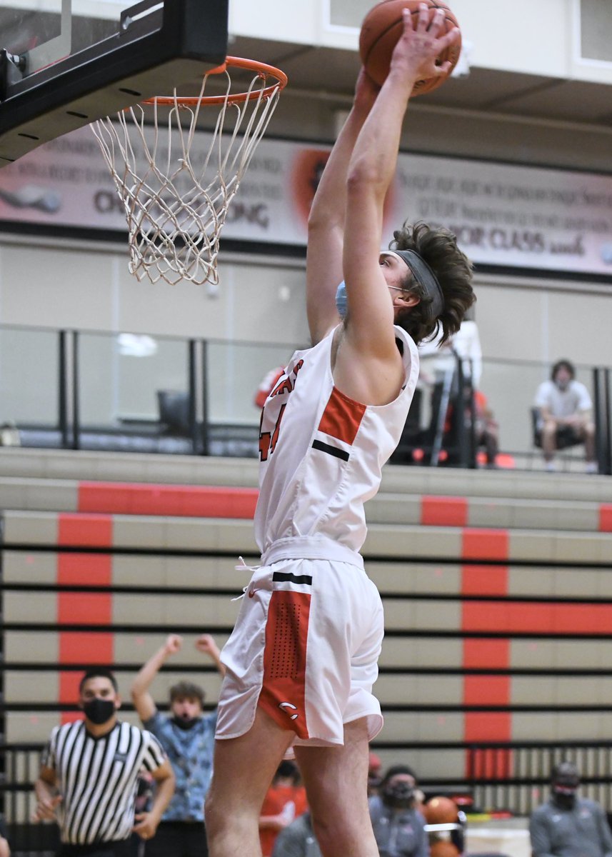 ItIsPhotoTime's tweet photo. Just some crazy dunks tonight… @blakeebell1 
(6 Photos…) https://t.co/3ctxmVtsY5
