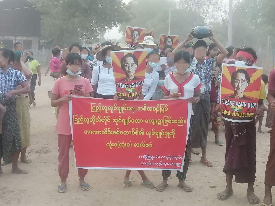 gracii0291's tweet photo. Residents of Tapone Village, #Kani Township, Sagaing Division, staged a demonstration against the military dictatorship on May 8.
#May8Coup
#WhatsHappeningInMyanmar
#MilkTeaAlliance https://t.co/wJKs4oqc0z