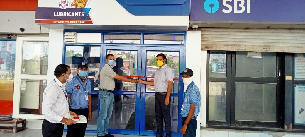 Hpcl_Jodhpur's tweet photo. @hpcl_retail Jodhpur pleased to announce the inauguration of Lube Oil Change Station "Club HP Lube station" at Krishna Filling Station- Pal Road Jodhpur city

Get ready for smooth rides and improved mileage.

@HPCL @pawans69 @Krishan651 @Rg03Goel https://t.co/J1bTatcxuW