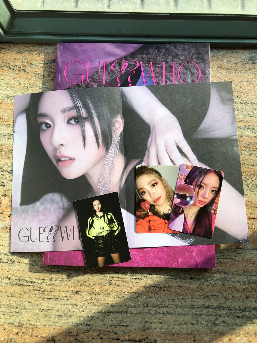 itzyunaaa_'s tweet photo. finally i got my album and i got shin sisters😭😭overall this album is the best album of itzy the high quality tho🥺❤️‍🔥thank you itzy for cheering us❤️❤️❤️

#ITZY  #ITZY_GUESSWHO  #ITZY_GUESSWHO_ALBUM #mafiainthemorning #YEJI  #LIA  #RYUJIN  #CHAERYEONG  #YUNA @ITZYofficial https://t.co/3K7QIZbMBE