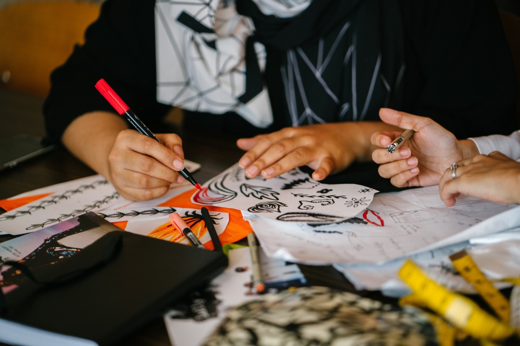 Looking for things to do this #halfterm?

Join Kirsty and Josie for 3 days of incredible illustrations, inspired by our exhibition Taking a Line for a Walk.

ditchlingmuseumartcraft.org.uk/event/incredib…