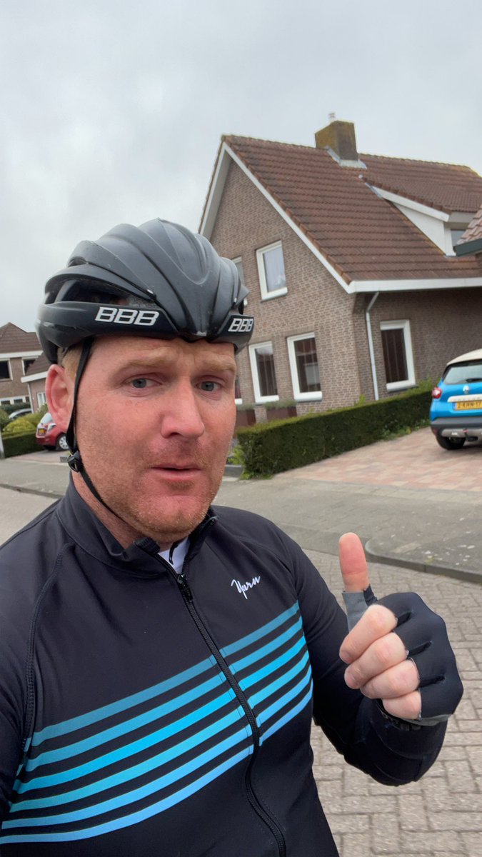 bobbietraksel's tweet photo. Mijn “vrienden” van @Eurosport_NL hebben mij uitgedaagd! Drie weken @giroditalia Challenge! Bewegen, gezond eten, geen alchohol! Hoeveel val ik af? #kopoverkop https://t.co/wIAhFJPN3i
