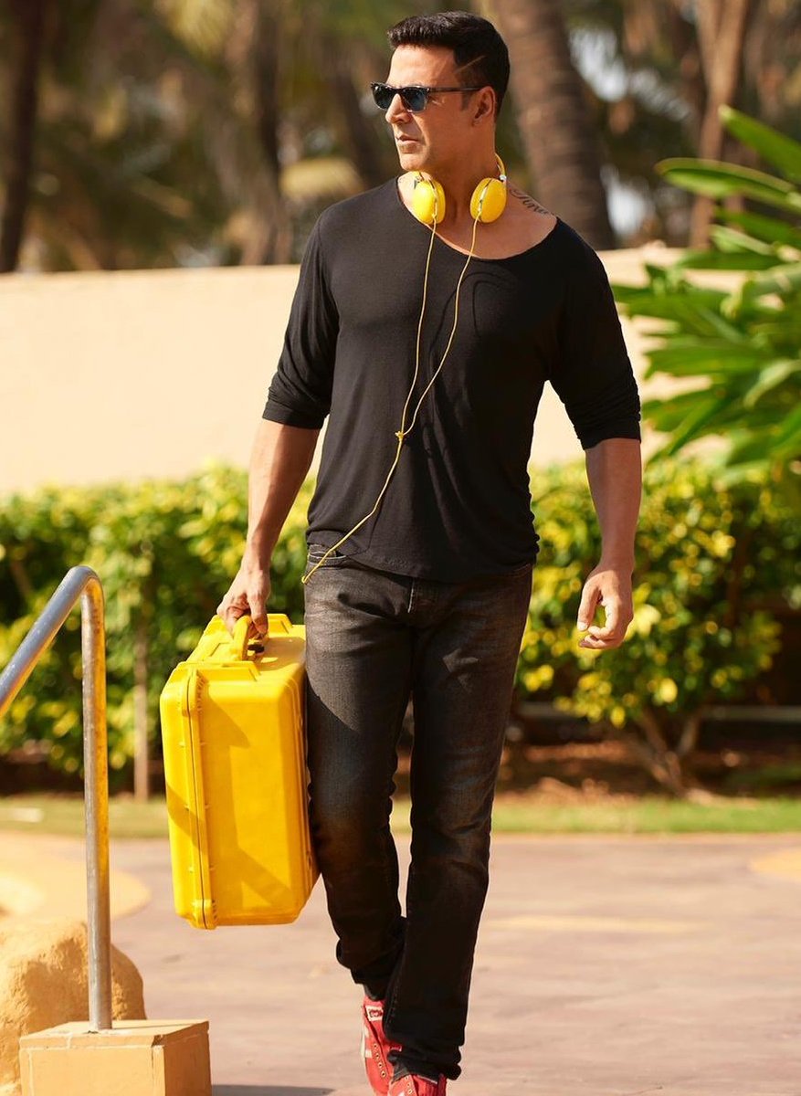 Box_Office_BO's tweet photo. #AkshayKumar had 5 years where he had 3+ clean hits in a single year which is an all time record for any Bollywood actor. https://t.co/nTnVZ7wicH