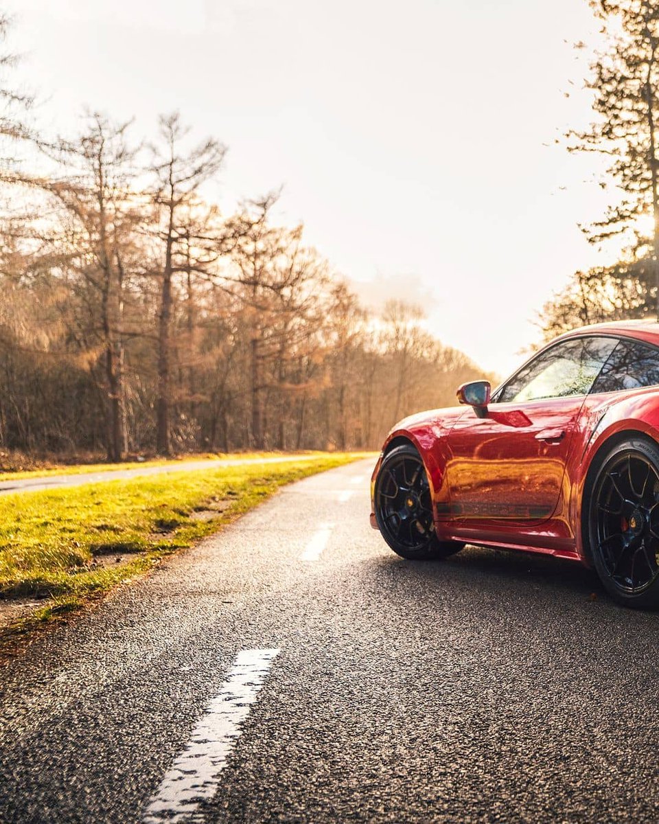 Nk_Cars's tweet photo. La perfection existe bel et bien : c'est la 911 Turbo S 🏆 https://t.co/uCycqewtdR