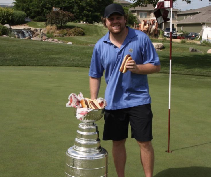 greg_asselin's tweet photo. @ArizonaCoyotes @NHL @PKessel81 Absolute legend. He belongs in the Hall #philthethrill https://t.co/lUAgureqEG