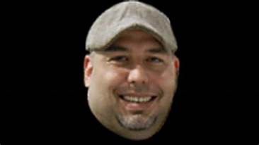 Today's #TwitchGlobal origin is KKona! KKona is originated from the below picture of streamer Kona, when he met actress Danielle Spencer at ComicCon. It finds usage when the streamer does something stereotypically American. It has been in use from around 2010!