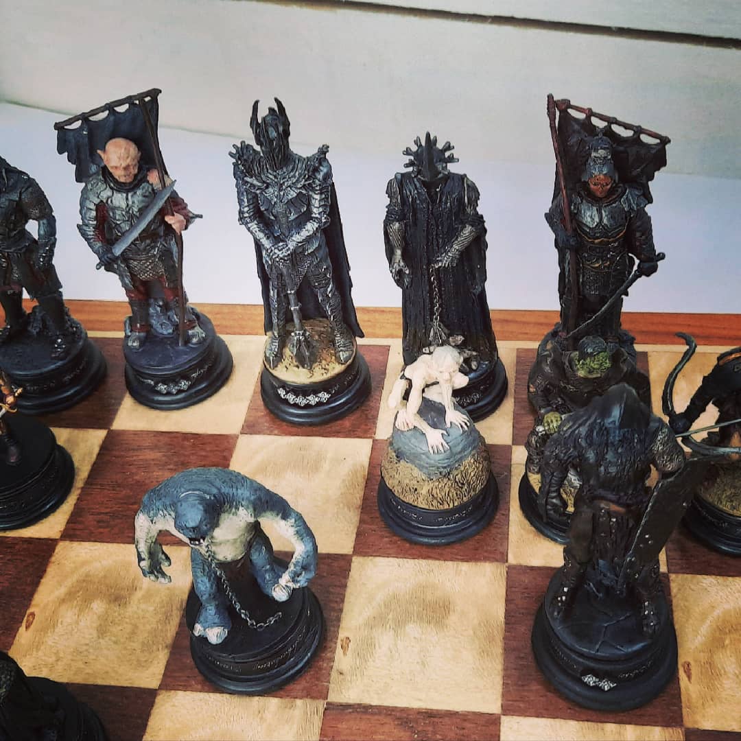 MartsCuriosity's tweet photo. Lord of the Rings has arrived in our realm. Fancy testing your mental skills against your opponent? This chess set is a fantastic centre piece for any display 
#lotr #chess #collectables #king #queen #camborne #shoplocal #treatyourself #gift #freelocaldelivery 
@CamborneTown https://t.co/DPvjkvEy0o