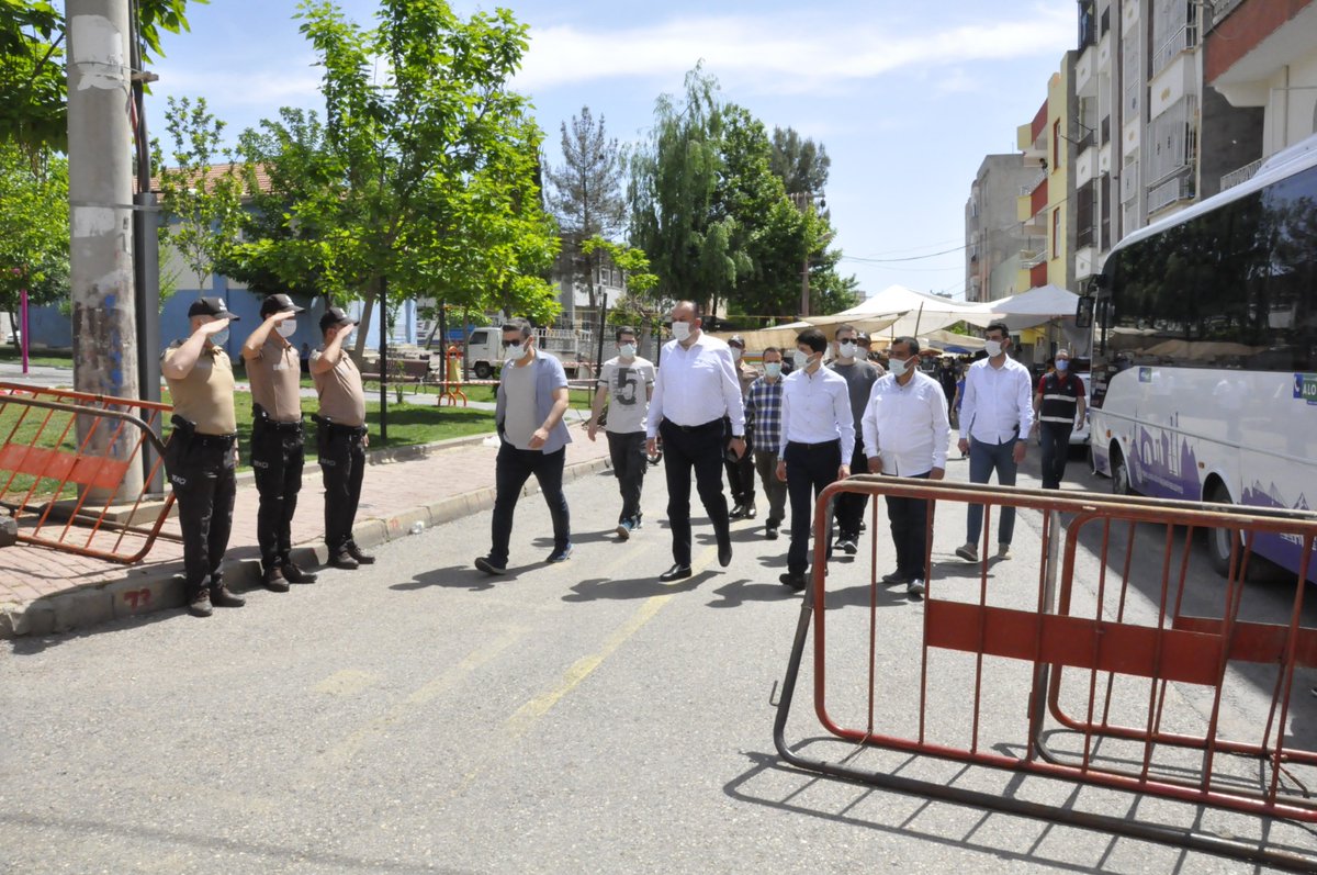 Kaymakamımız Sayın Hasan ONGU  İçişleri Bakanlığımızın Pazar Yerleri Genelgesi doğrultusunda Emniyet Müdürü Özer BİLGEHAN ve Zabıta Müdürü Abdurrahman GÜMÜŞTAŞ ile birlikte Pazar yerlerinde incelemelerde bulundu.
facebook.com/Siverekkaymakam
instagram.com/siverekkaymakam