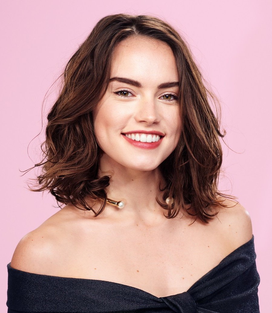 Daisy Ridley collarbones appreciation thread: because I saw Rey twitter going crazy over them 