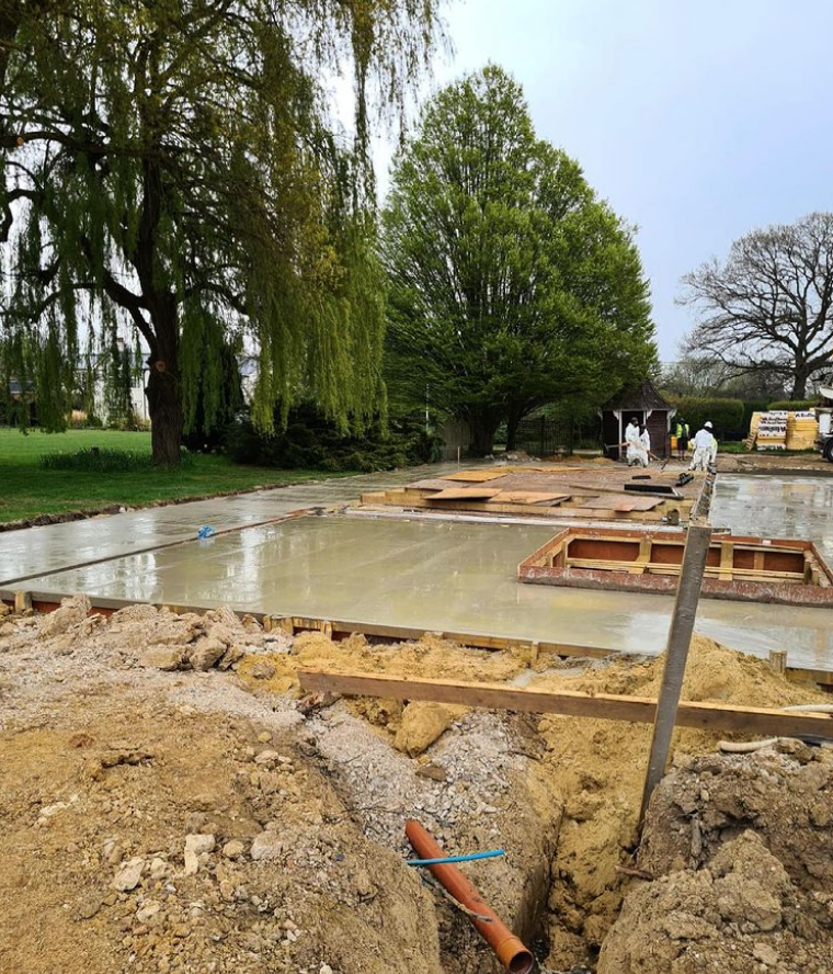 The #concrete has been poured at our pool house project in #Hampshire 🙌🏽 design@hughesdevelopments.co.uk 0208 605 2266 07711958543 👉🏽 hughesdevelopments.co.uk #homerenovation #homeremodel #homereno #poolhouse #poolhousedesign #poolhouses #ukproperty #ukpropertydevelopment