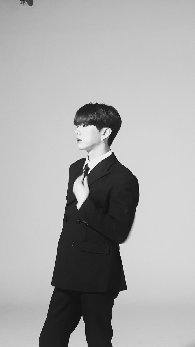 어린이날이라고 애기때 사진 주고
어버이날이라고 잘 자란 사진 주는
최고의 아이돌 ,,🤧