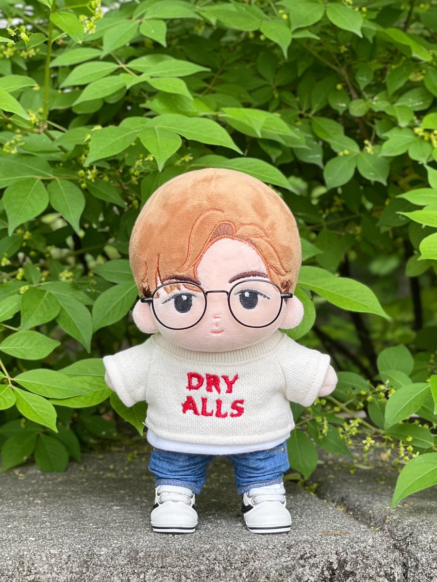 눈 보호용(?) 안경 씌워준 누누
산뜻한 하늘색티 입은 키키
..... 그리고 블랙댕댕😎