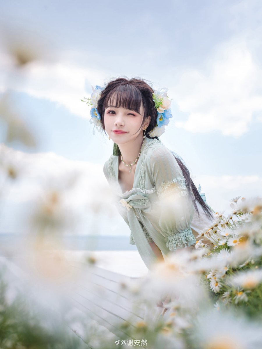 xieanran_'s tweet photo. 🌸🌙谁家的姑娘，能同你花月成双？🌙🌸 https://t.co/aWzSNeQDFE