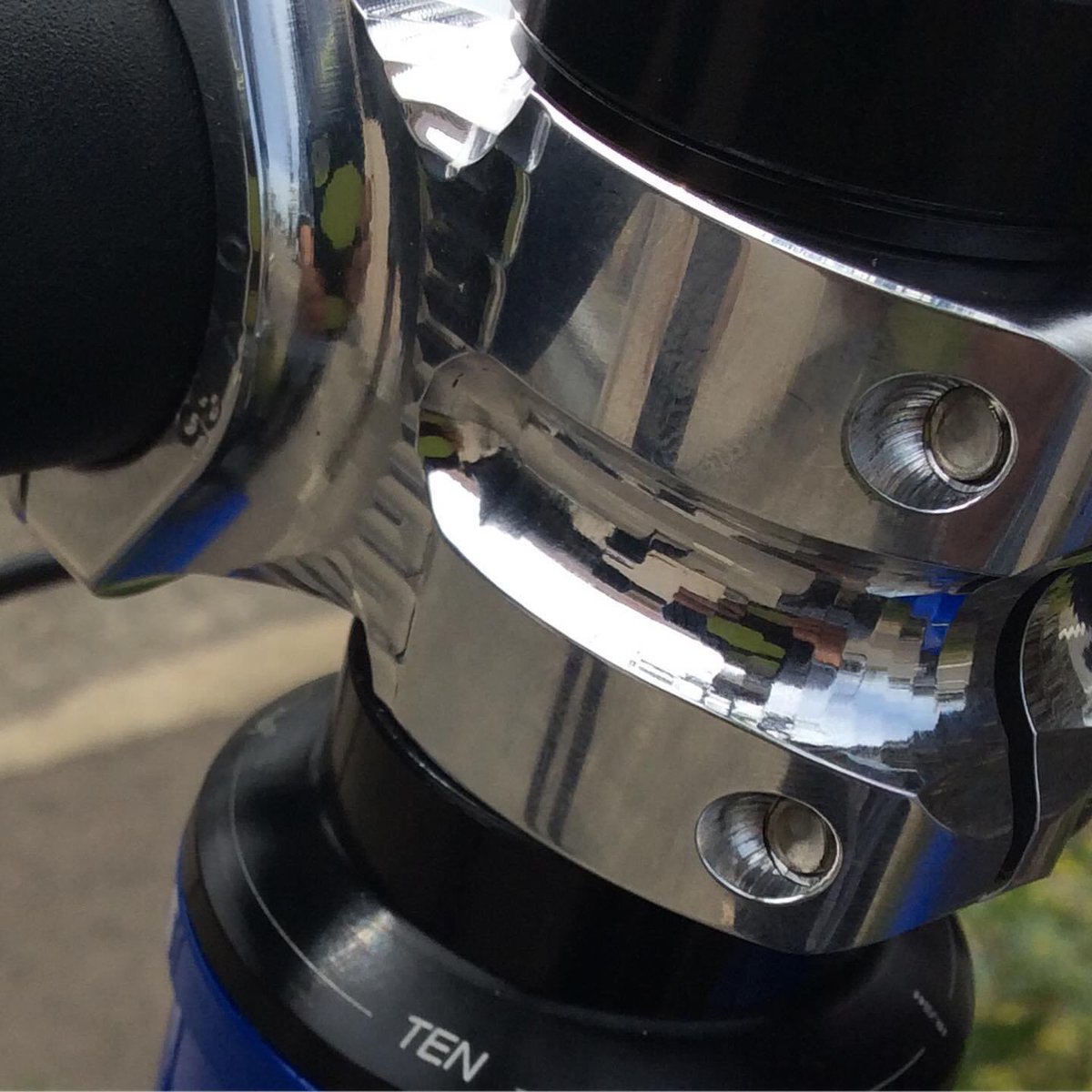 SURVA's tweet image. ポリッシュが美しい #paulboxcarstem を #surlykaratemonkey にインストール。35mmリーチでバイクさばきをアップさせます。

#paulcomponents #surly #surlybikes #outdoor #アウトドア #camp #キャンプ #mountainbike #mtb #マウンテンバイク #trailride #トリックライド #オフロード #福井