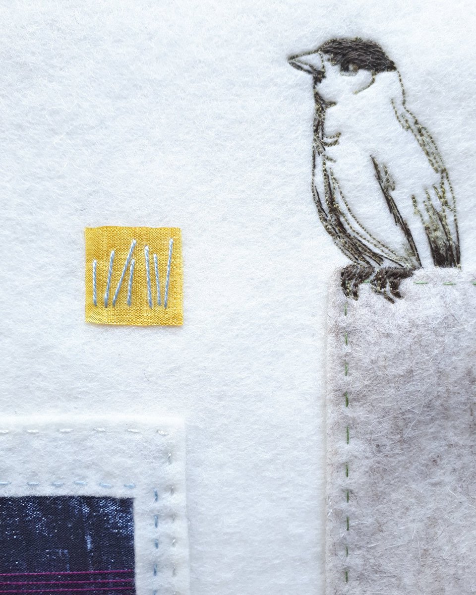 Phoenixtextile's tweet photo. Characterful little stitched bird by Rosaline. Part of a larger piece for our exhibition SeenUnseen in October.
@RosalineDarby1 #bird #stitcheddrawing #drawingwithstitch #freemachinestitching #handstitch #SeenUnseen https://t.co/sl06Wkcy9T