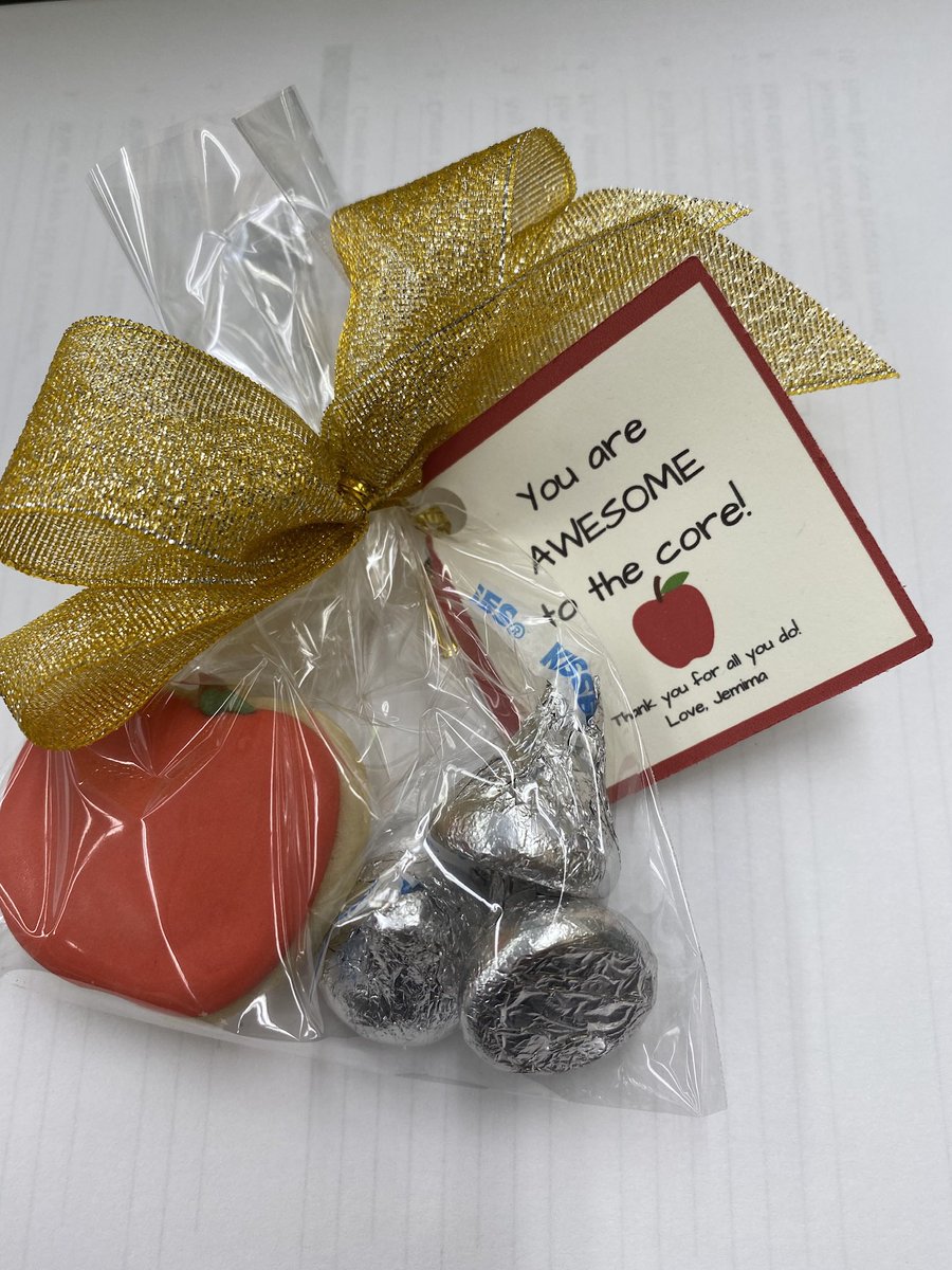 AvocadoWiley's tweet photo. Teacher Appreciation was everywhere this week. It brought smiles that lasted all week. Thank you to all! @AvocadoWiley @AvocadoPTA @avocadogators https://t.co/bLRhCWz23j